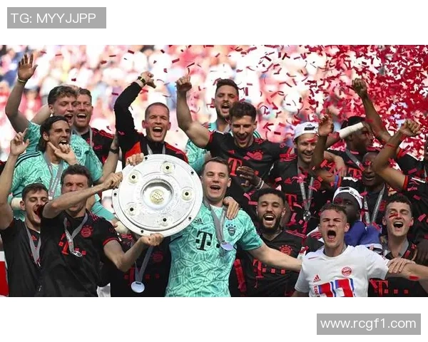 拜仁球员齐聚慕尼黑啤酒节伊藤洋辉与金玟哉同框亮相 拜仁球员齐聚慕尼黑啤酒节伊藤洋辉与金玟哉同框亮相