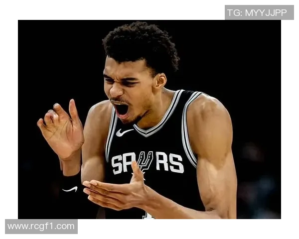 2米26控卫文班亚马展现全能球技助攻队友三分球精彩瞬间 2米26控卫文班亚马展现全能球技助攻队友三分球精彩瞬间