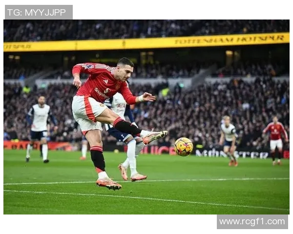 好友透露霍伊伦加盟曼联时年轻无怨恨一家人始终支持红魔