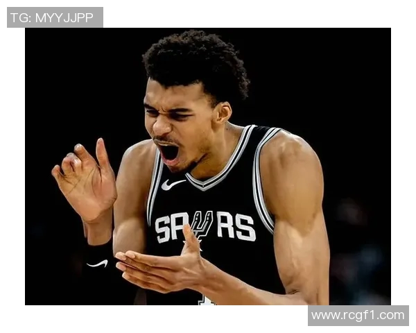 2米26控卫文班亚马展现全能球技助攻队友三分球精彩瞬间 2米26控卫文班亚马展现全能球技助攻队友三分球精彩瞬间