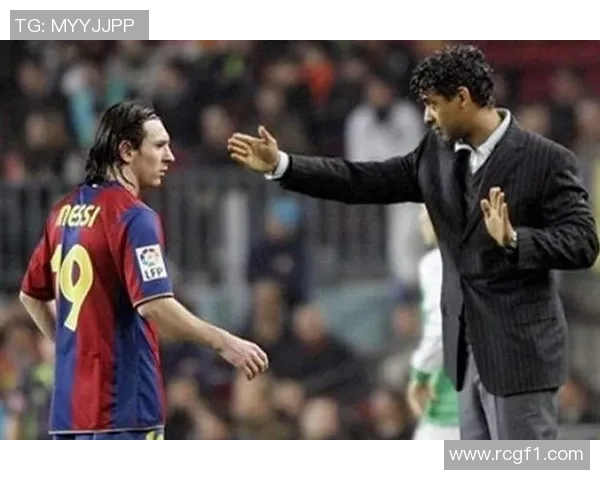 小罗怀旧晒巴萨时期与梅西里杰卡尔德打网球的珍贵瞬间