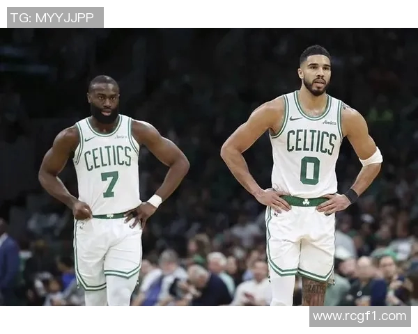 绿军主场对决76人首发阵容揭晓杰伦布朗领衔豪泽科塔普理查德同场竞技 绿军主场对决76人首发阵容揭晓杰伦布朗领衔豪泽科塔普理查德同场竞技