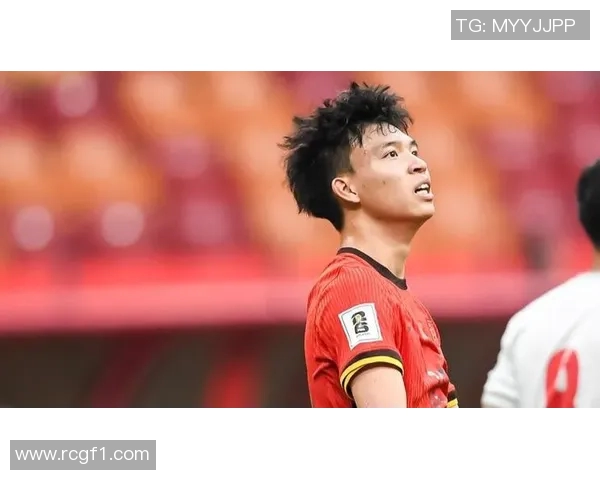 何超手球染黄引争议裁判漏判浙江进攻王钰栋愤怒砸球抗议 何超手球染黄引争议裁判漏判浙江进攻王钰栋愤怒砸球抗议