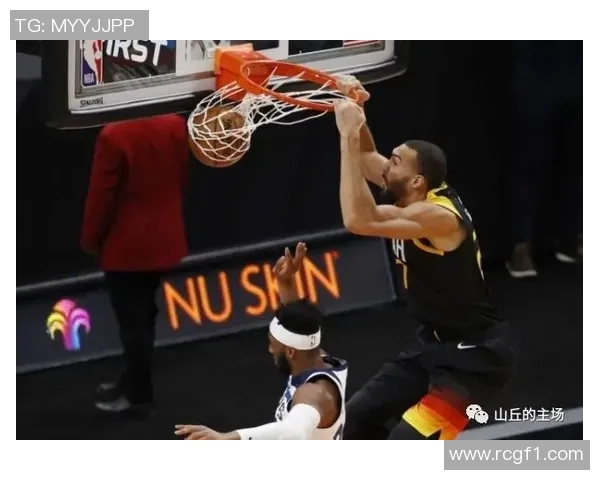 爱德华兹精准传球助攻戈贝尔轻松扣篮破包夹防守