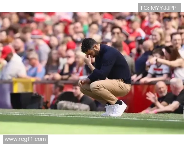 曼晚报道罗德里有望复出对阵利物浦科瓦契奇脚踝伤势仍未痊愈