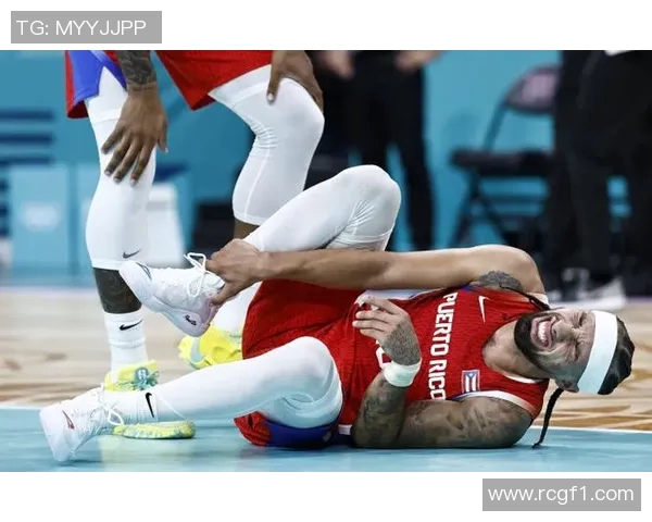 阿尔瓦拉多腿部受伤紧急返回更衣室希望尽快恢复状态