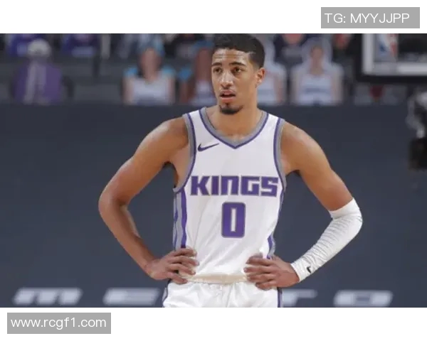 浓眉调侃三状元比一手势称自己拥有大学冠军荣耀