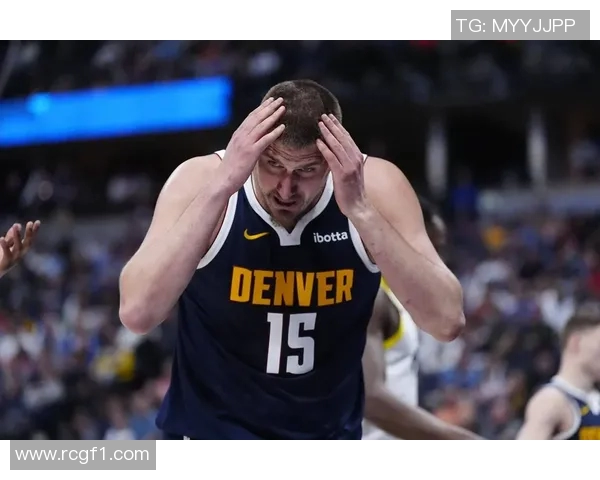 半场战报太阳落后掘金布克与狄龙合力贡献24分约基奇助攻表现抢眼 半场战报太阳落后掘金布克与狄龙合力贡献24分约基奇助攻表现抢眼