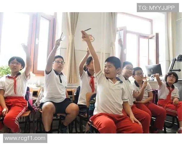 拉拉维亚谈与詹东的对抗经历称同队合作是莫大荣幸