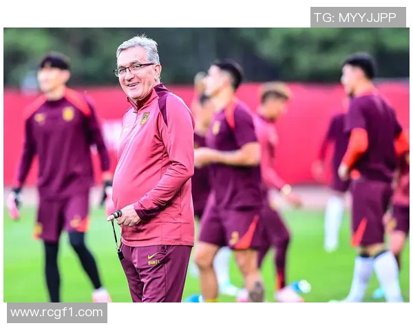 伊万谈国足战术革新：单后腰布局引领现代足球新趋势