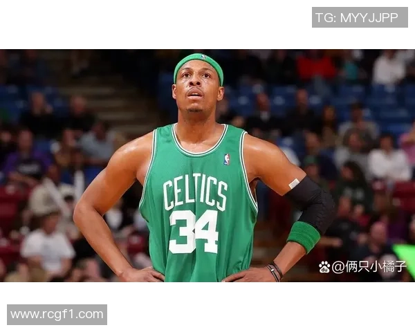 女主持与皮尔斯默契配合皮尔斯直言不想与他人合作播客