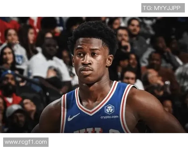 关键时刻不畏挑战埃奇库姆17投6中斩获17分8板9助攻表现出色