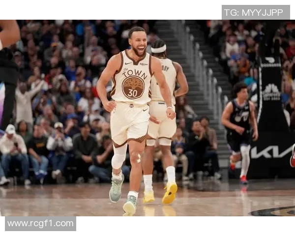 库里谈进攻角色变化斯潘塞主控让我更专注无球跑动创造空间