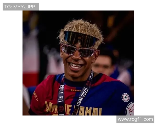 亚马尔社交媒体未关注梅西引发球迷对两人关系的热议与猜测