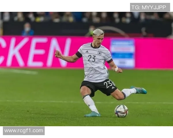 前国脚警告若施洛特贝克持续出色多特需进步否则他将考虑离队