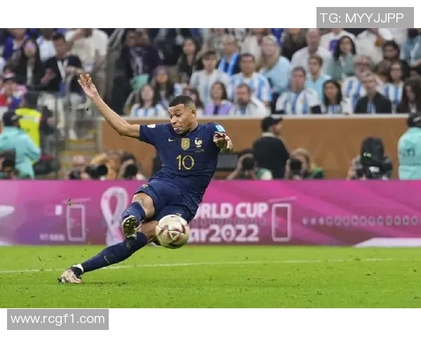 姆巴佩成自1958年方丹后首位一年内为五大联赛及法国队进60球的球员