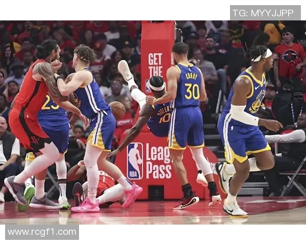 巴特勒表现强劲15投6中斩获21分5篮板罚球命中率高达89